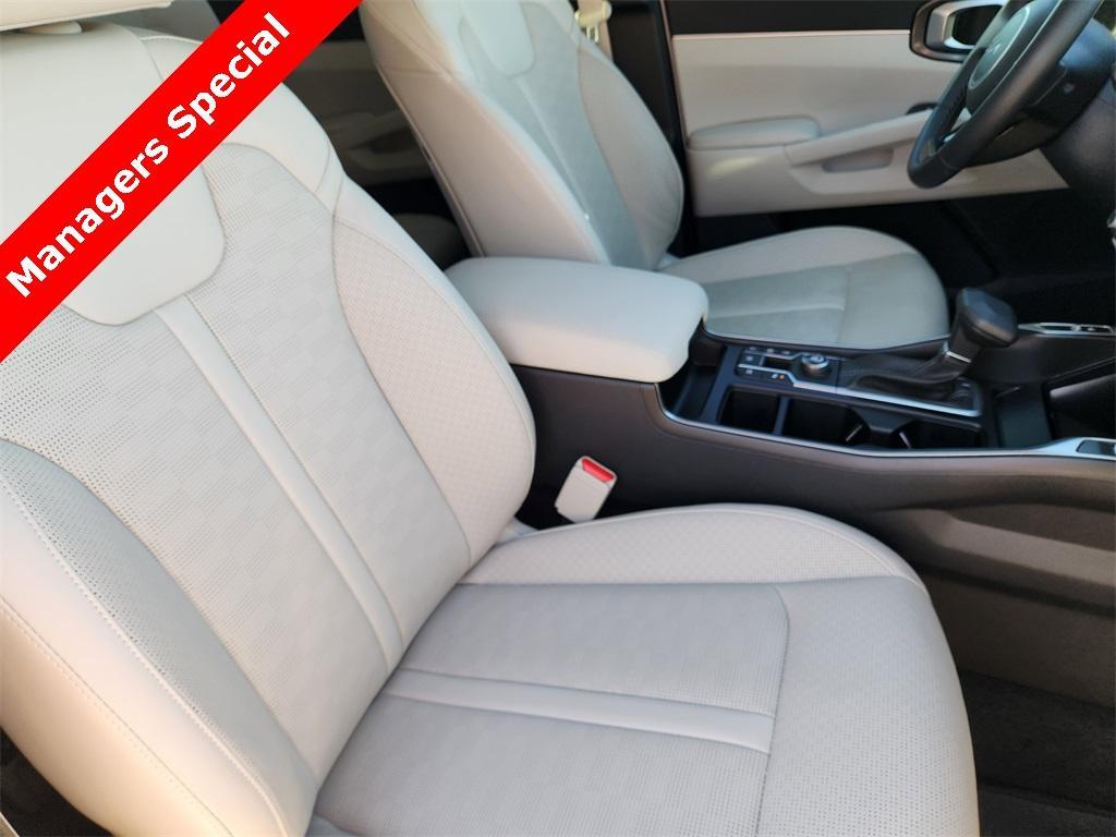 new 2025 Kia Sorento car, priced at $33,798