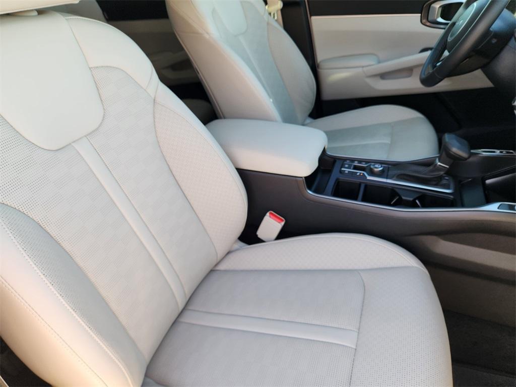 new 2025 Kia Sorento car, priced at $30,485