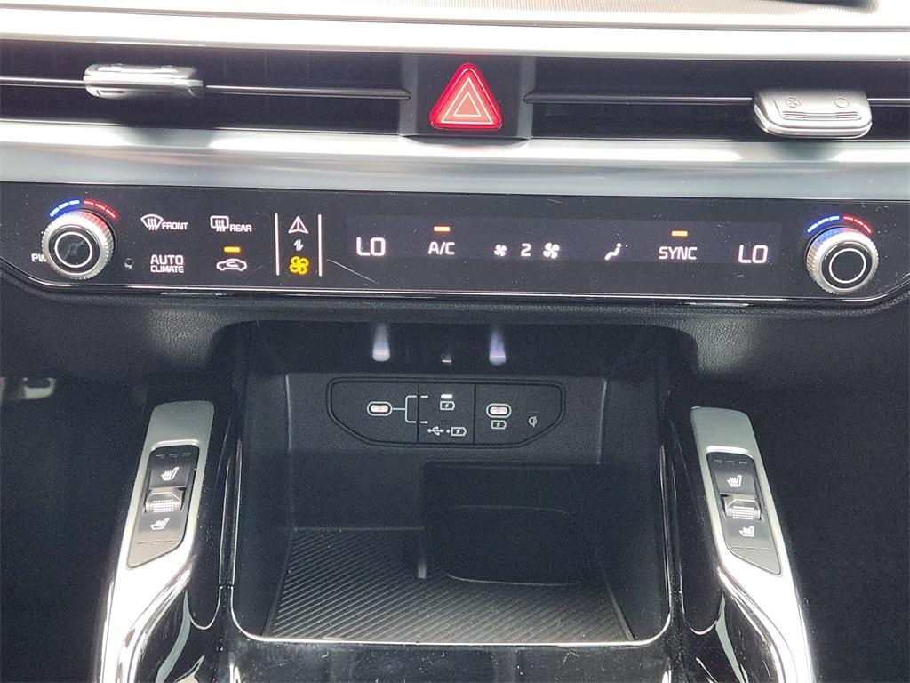 new 2025 Kia Sorento car, priced at $38,298