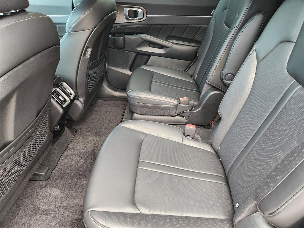 new 2025 Kia Sorento car, priced at $38,298