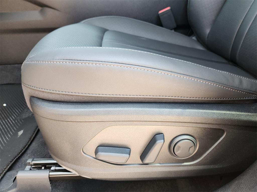 new 2025 Kia Sorento car, priced at $35,296