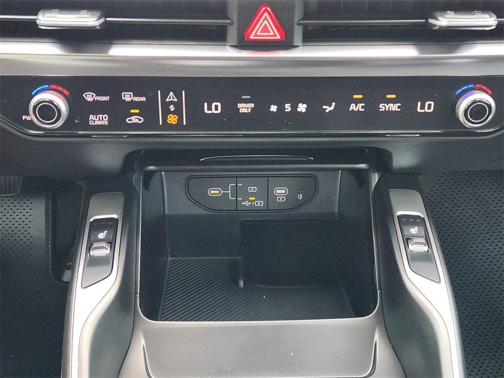 new 2025 Kia Sorento Hybrid car, priced at $41,275