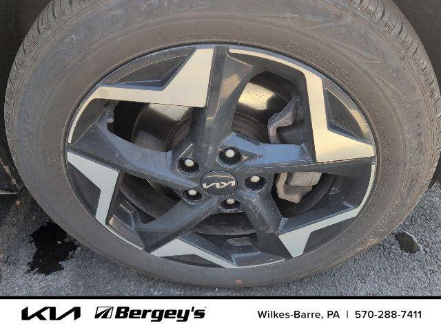 used 2024 Kia Seltos car, priced at $23,399