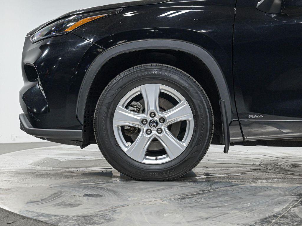used 2023 Toyota Highlander Hybrid car, priced at $33,990