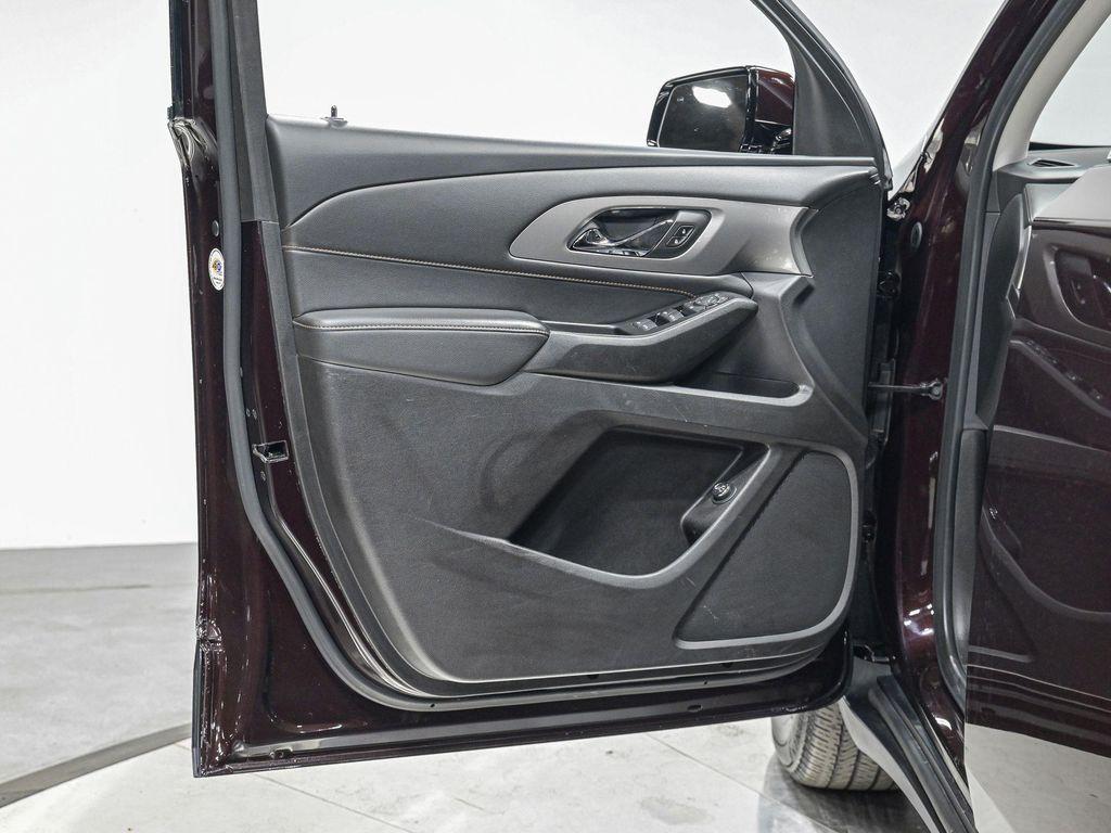 used 2020 Chevrolet Traverse car, priced at $17,240