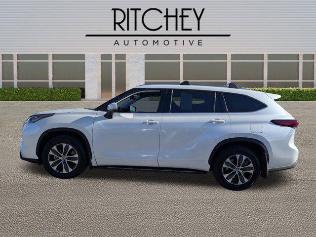 used 2020 Toyota Highlander car, priced at $23,995