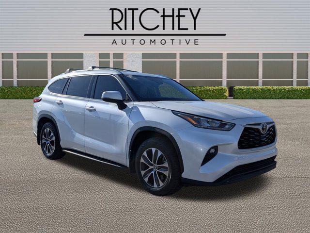 used 2020 Toyota Highlander car, priced at $23,995