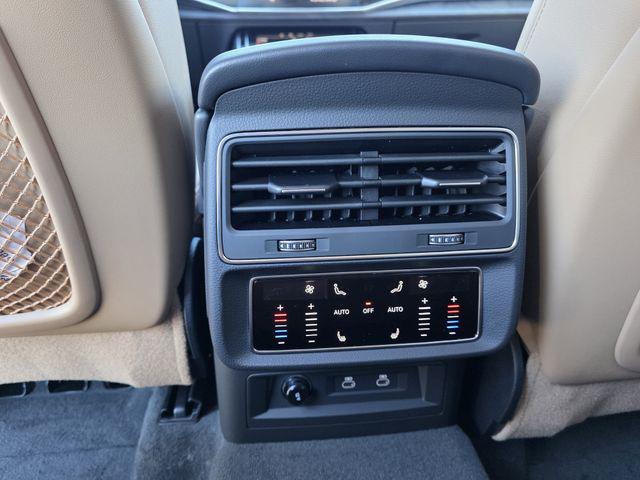 new 2025 Audi Q7 car, priced at $76,205