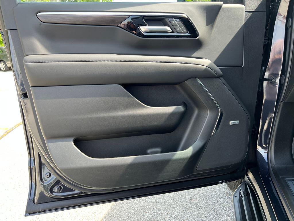new 2025 Chevrolet Tahoe car, priced at $73,900