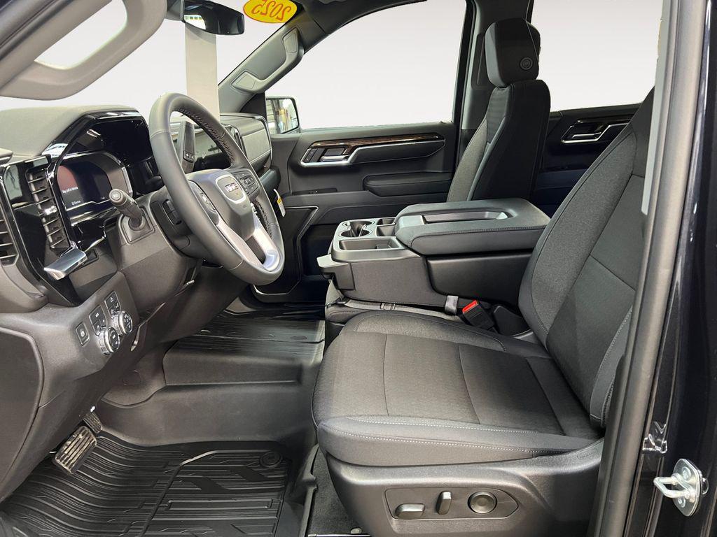 new 2025 GMC Sierra 1500 car, priced at $52,625