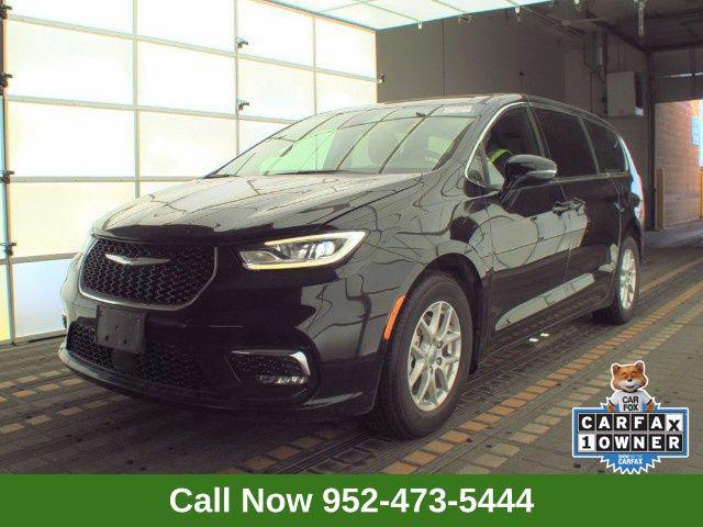 used 2025 Chrysler Pacifica car, priced at $31,099