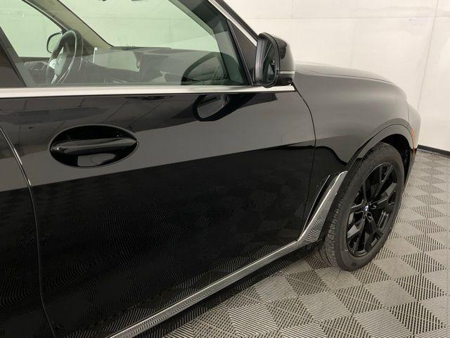 new 2026 BMW X7 car, priced at $95,325