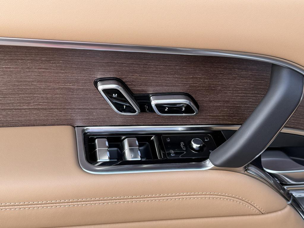 new 2025 Land Rover Range Rover car, priced at $154,480