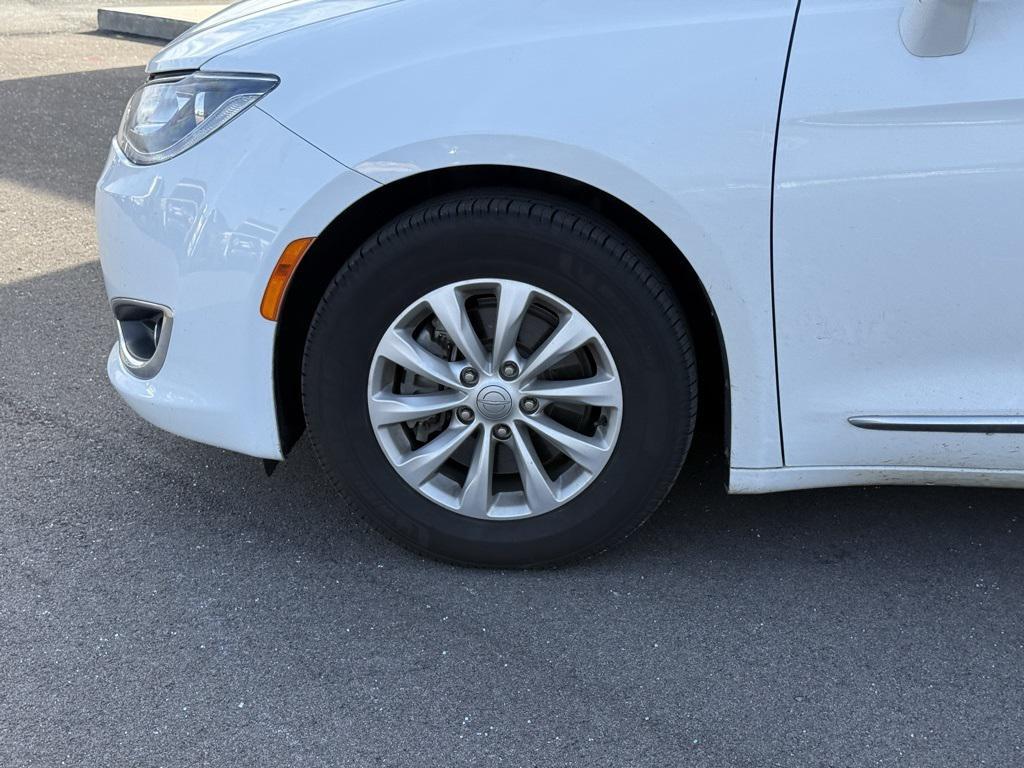 used 2018 Chrysler Pacifica car, priced at $9,988