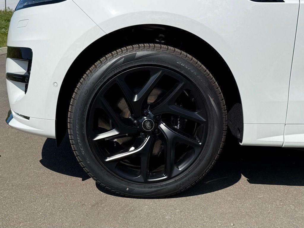 new 2025 Land Rover Range Rover Sport car, priced at $109,240