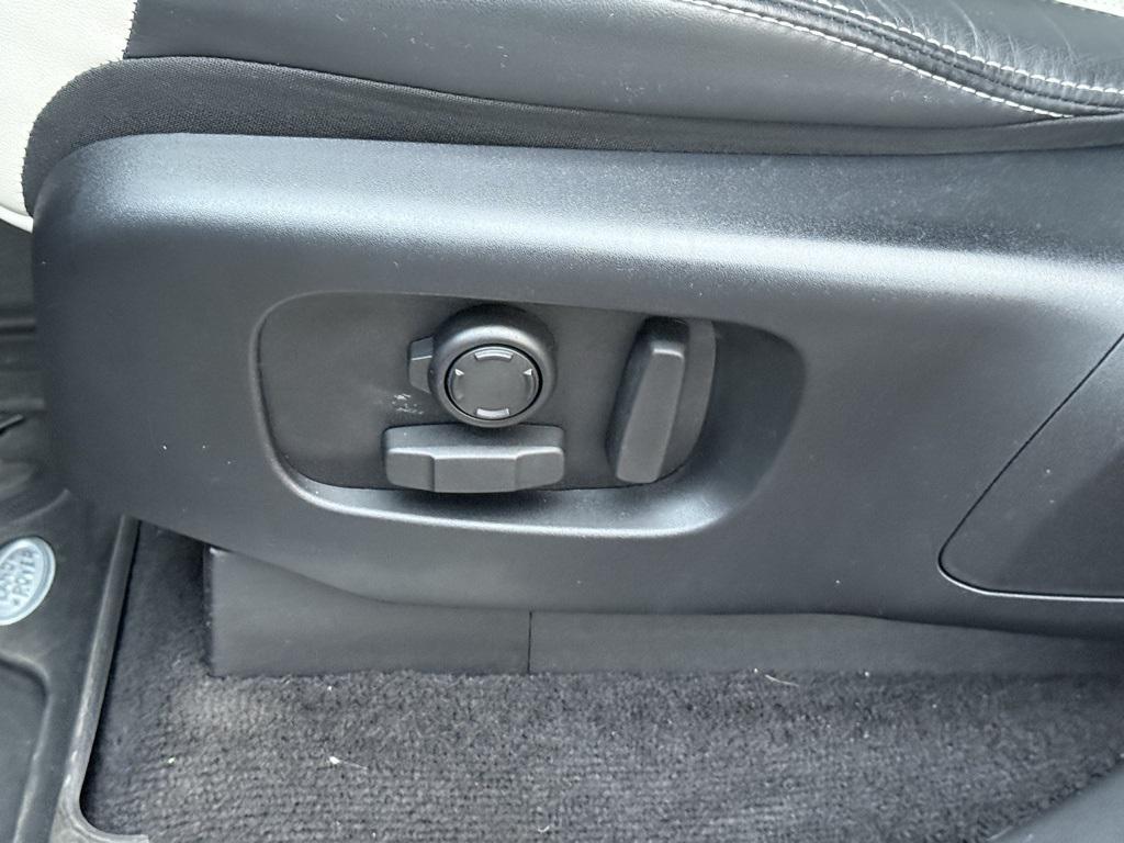 used 2024 Land Rover Discovery car, priced at $58,823