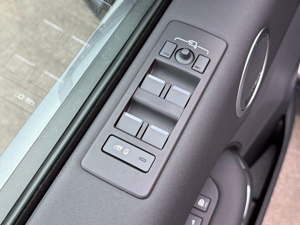 used 2025 Land Rover Discovery car, priced at $55,363