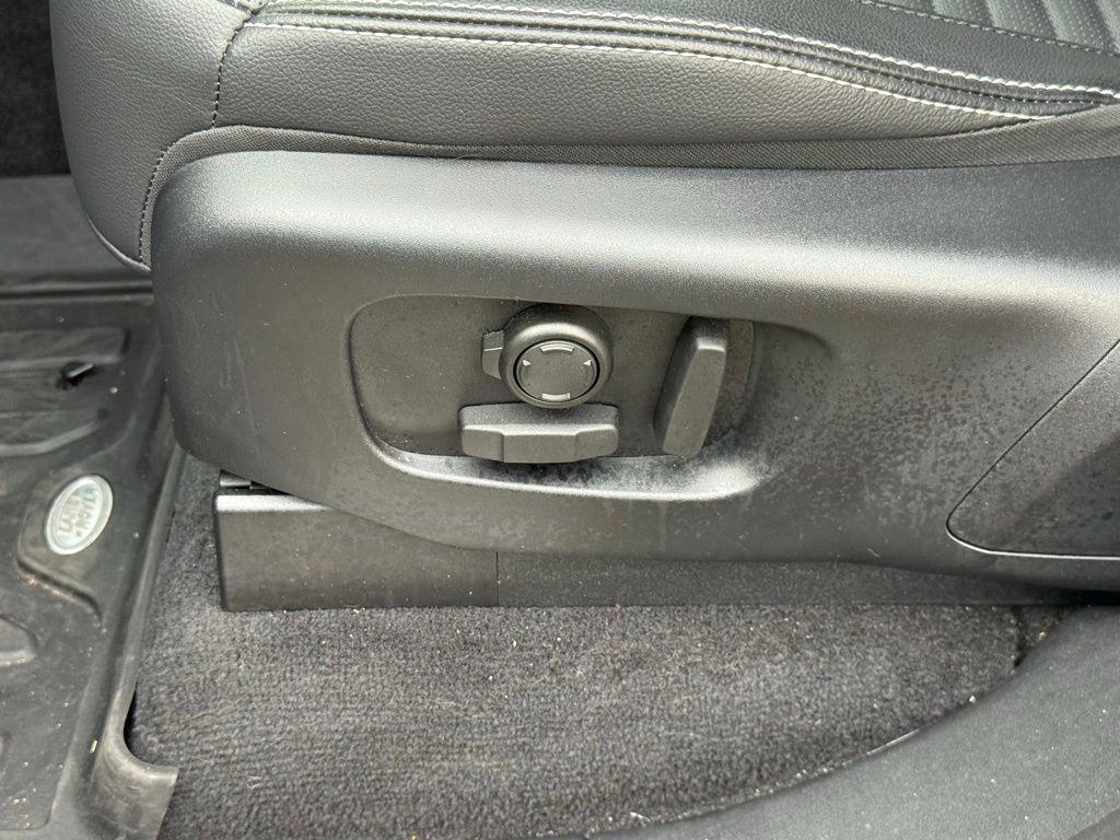 used 2025 Land Rover Discovery car, priced at $55,363