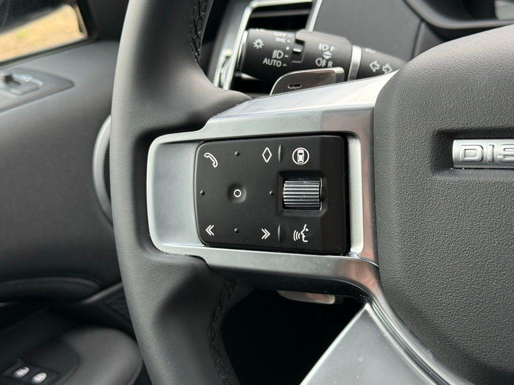 used 2025 Land Rover Discovery car, priced at $55,363