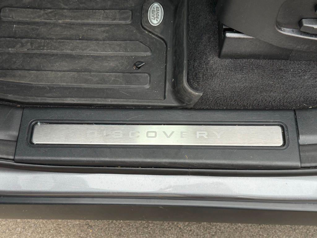 used 2025 Land Rover Discovery car, priced at $55,363
