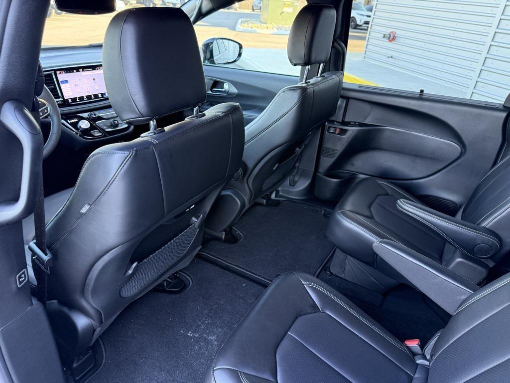 used 2025 Chrysler Pacifica car, priced at $35,988