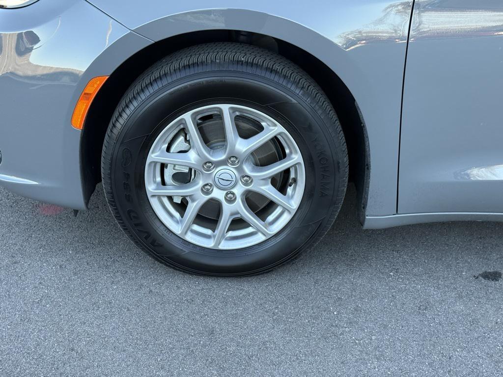 used 2025 Chrysler Pacifica car, priced at $35,988