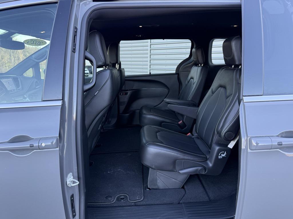 used 2025 Chrysler Pacifica car, priced at $35,988