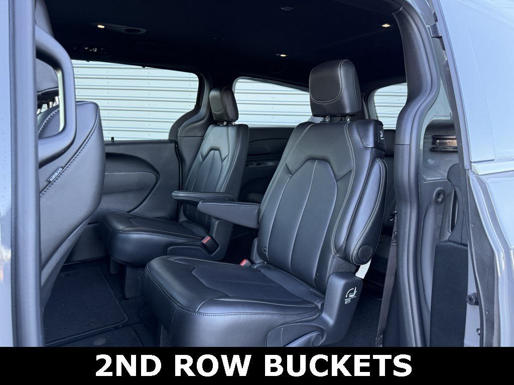 used 2025 Chrysler Pacifica car, priced at $35,988