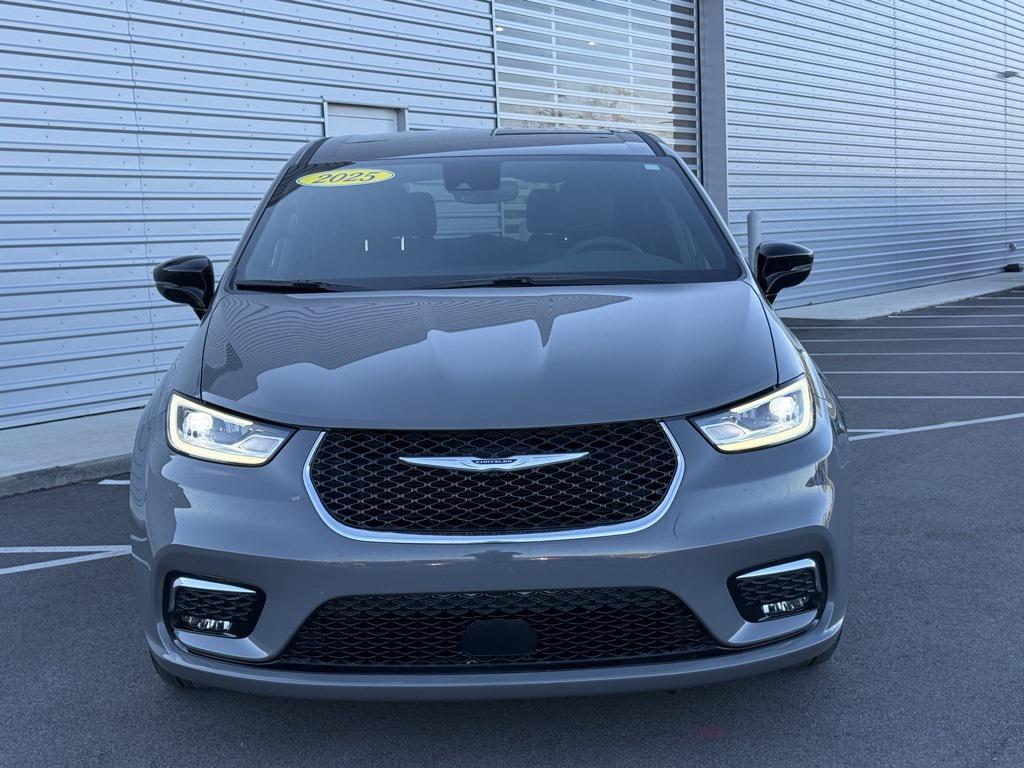 used 2025 Chrysler Pacifica car, priced at $35,988