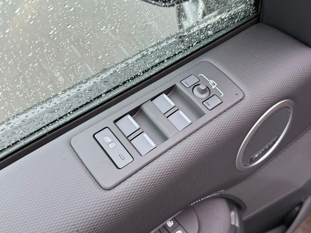 new 2026 Land Rover Discovery car, priced at $79,661