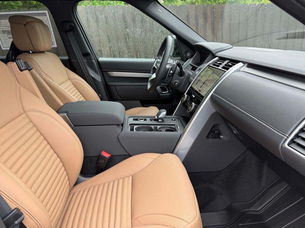 new 2026 Land Rover Discovery car, priced at $79,661