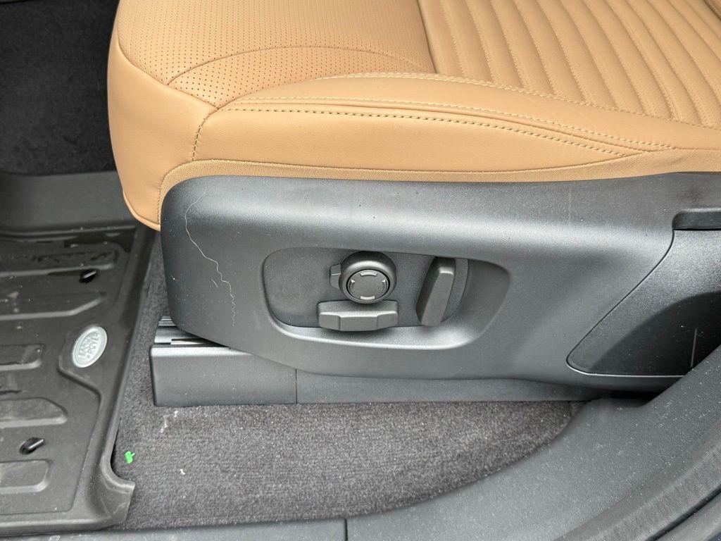 new 2026 Land Rover Discovery car, priced at $79,661