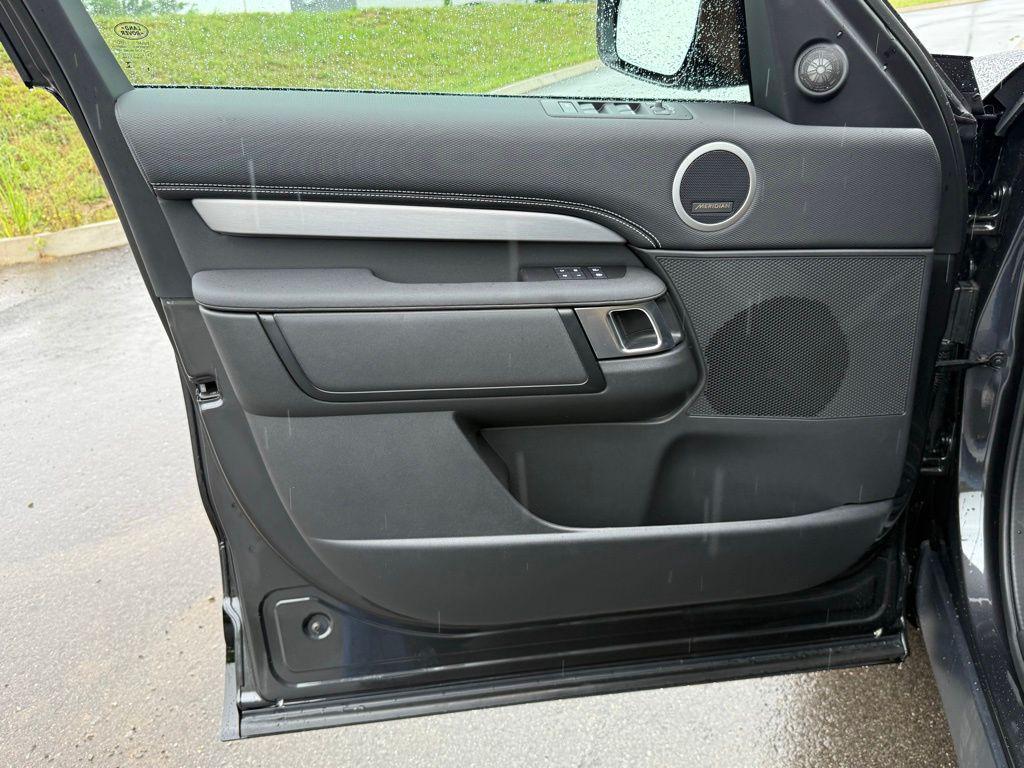 new 2026 Land Rover Discovery car, priced at $79,661