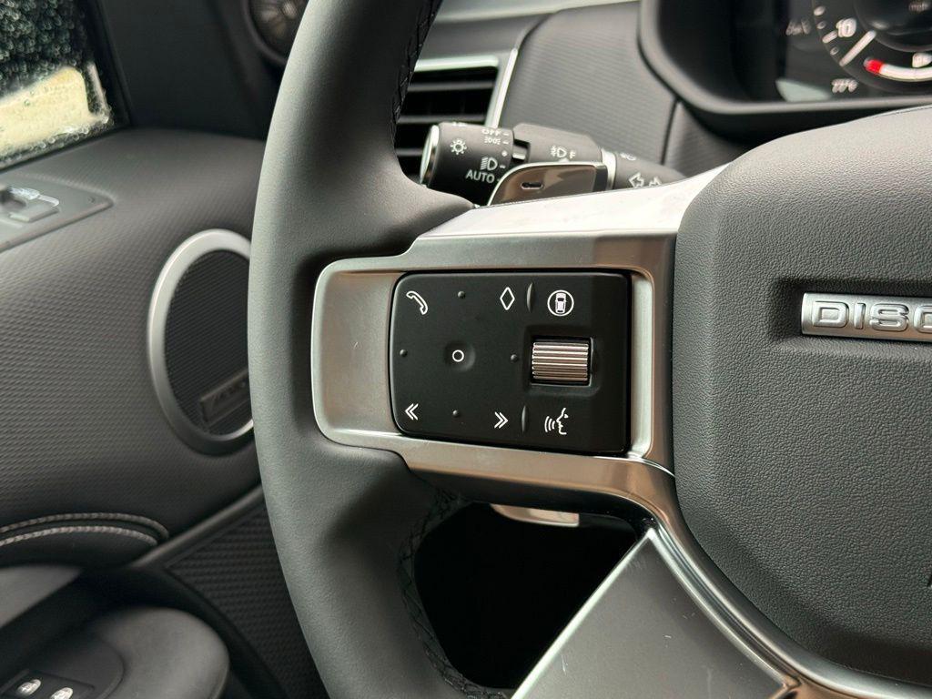 new 2026 Land Rover Discovery car, priced at $79,661