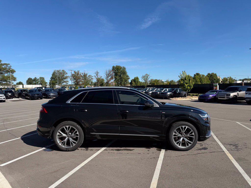 Audi Q8 view 6