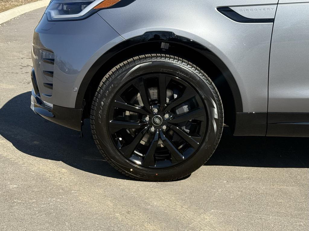 new 2026 Land Rover Discovery car, priced at $77,566