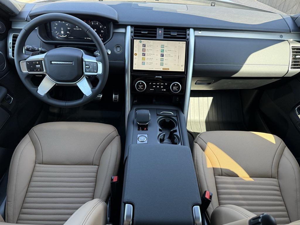 new 2026 Land Rover Discovery car, priced at $77,566