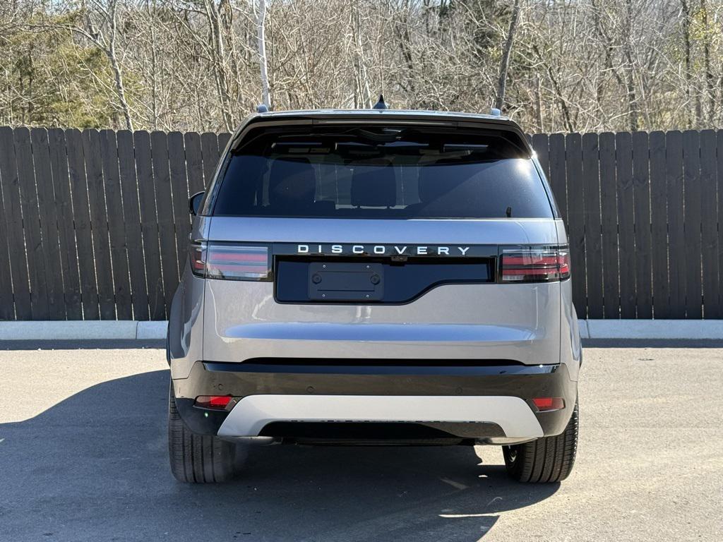 new 2026 Land Rover Discovery car, priced at $77,566