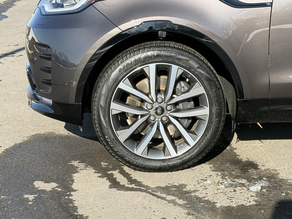 used 2025 Land Rover Discovery car, priced at $66,863