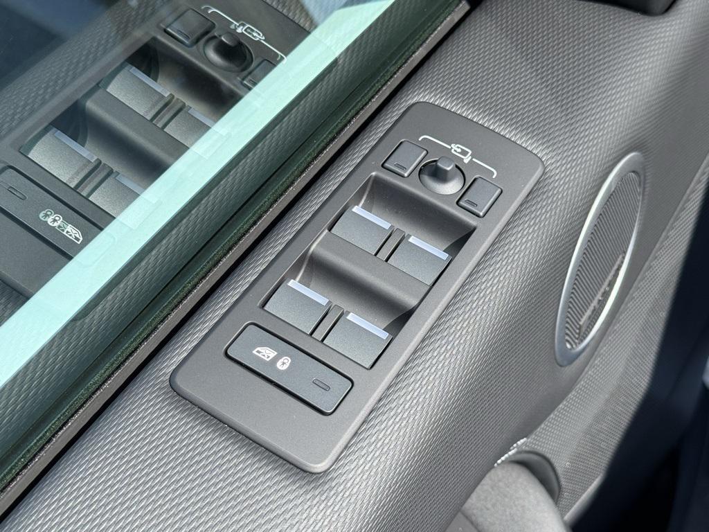 new 2026 Land Rover Discovery car, priced at $77,566