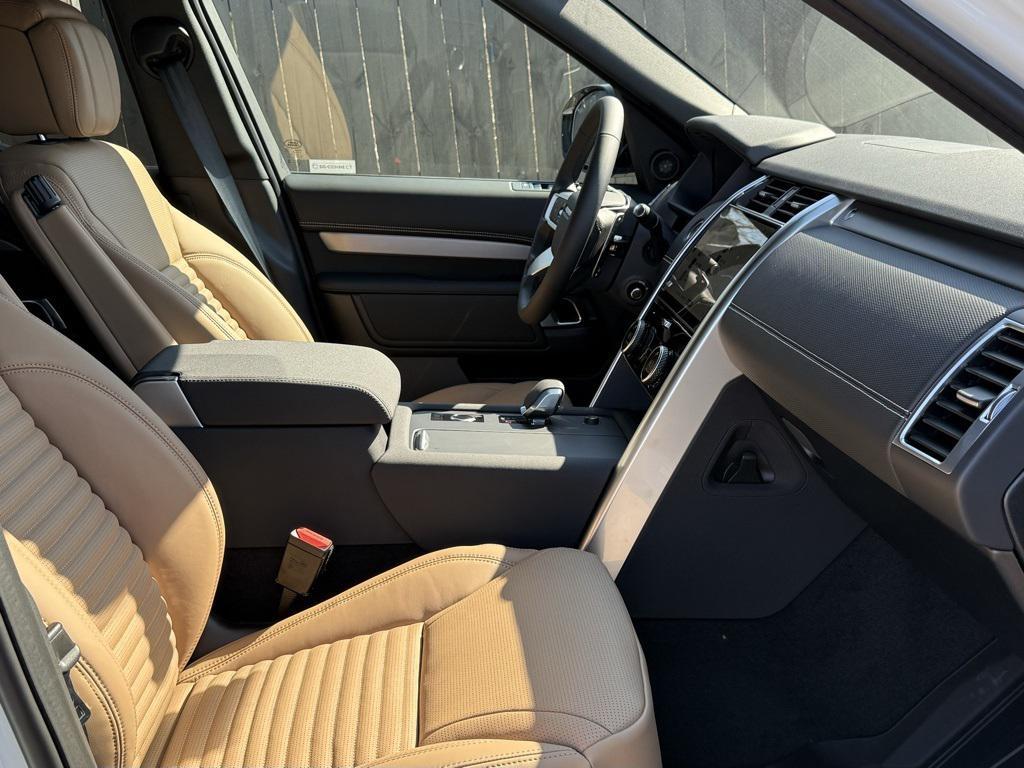 new 2026 Land Rover Discovery car, priced at $77,566