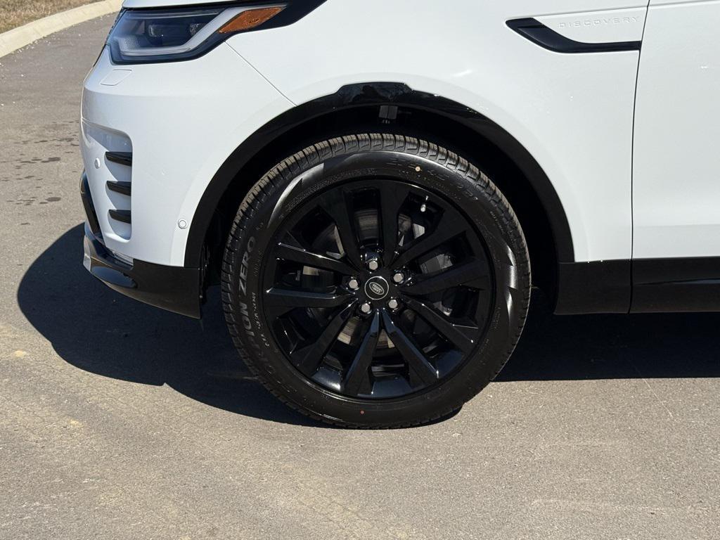 new 2026 Land Rover Discovery car, priced at $77,566