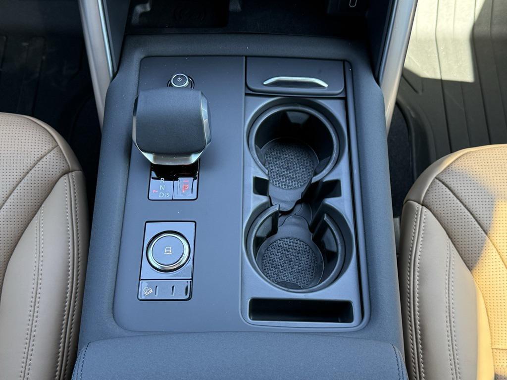 new 2026 Land Rover Discovery car, priced at $77,566