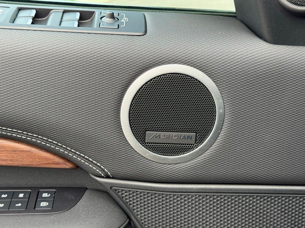 used 2025 Land Rover Discovery car, priced at $58,763