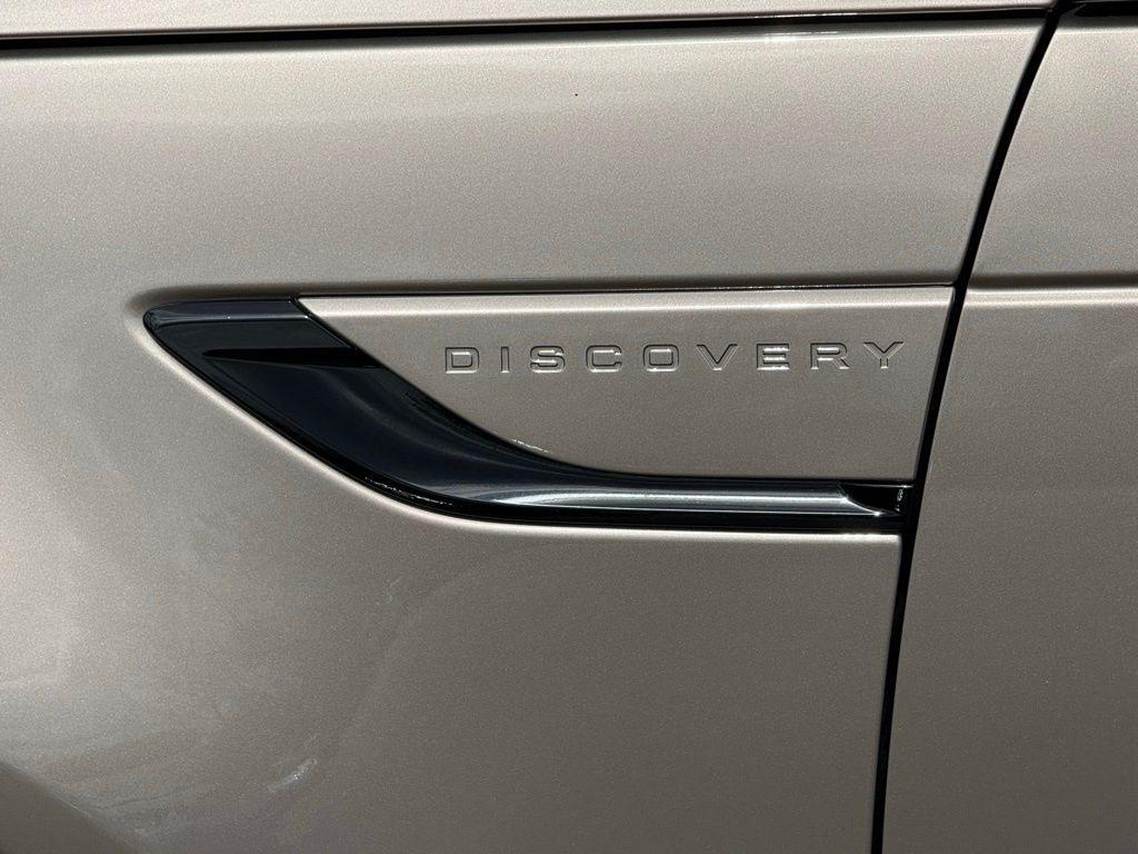 used 2025 Land Rover Discovery car, priced at $58,763
