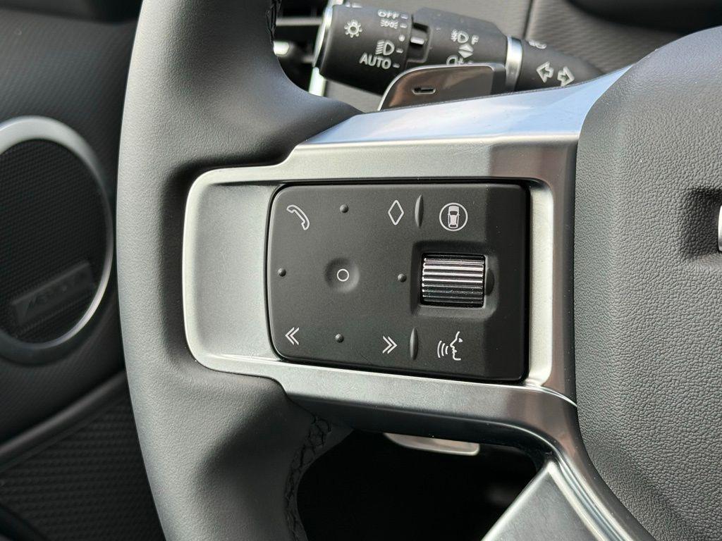 used 2025 Land Rover Discovery car, priced at $58,763