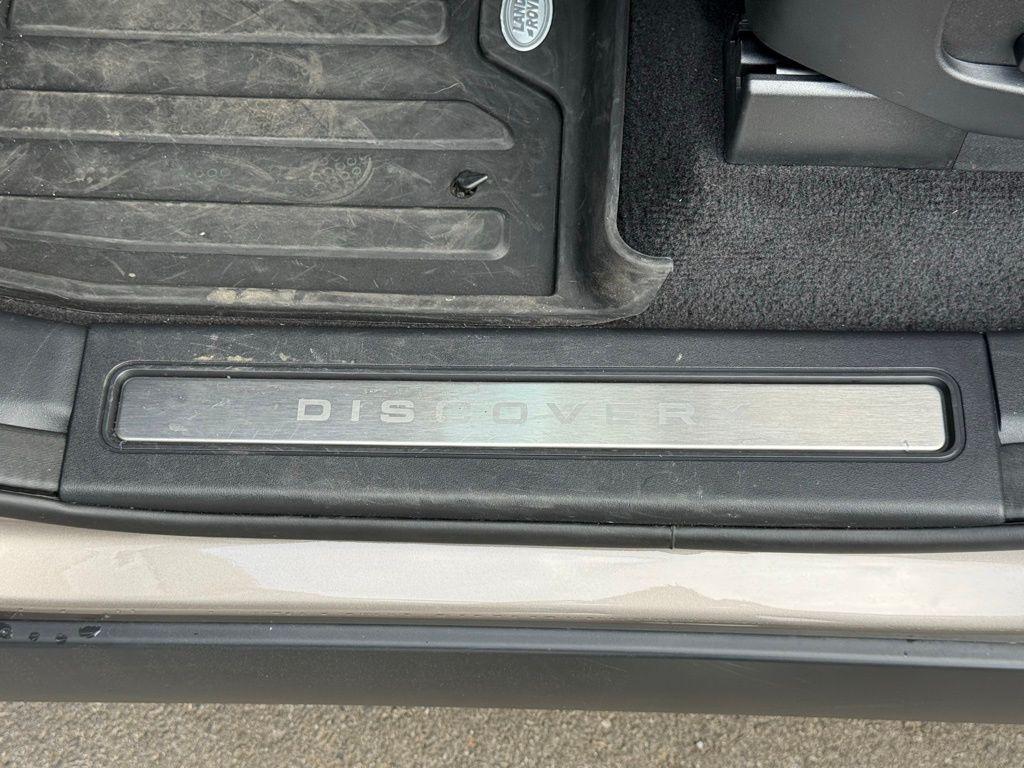 used 2025 Land Rover Discovery car, priced at $58,763