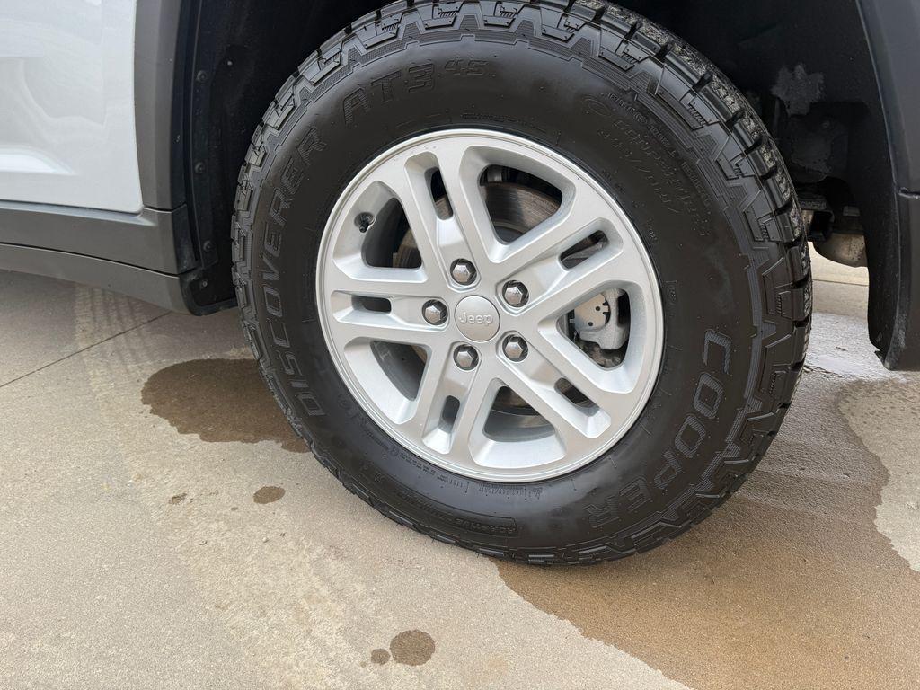 used 2022 Jeep Grand Cherokee car, priced at $25,995