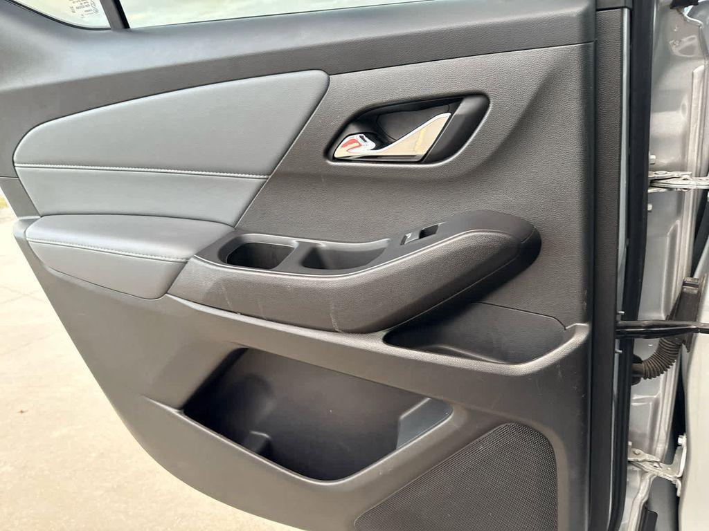 used 2021 Chevrolet Traverse car, priced at $22,495