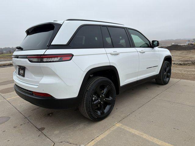 new 2025 Jeep Grand Cherokee car, priced at $39,296